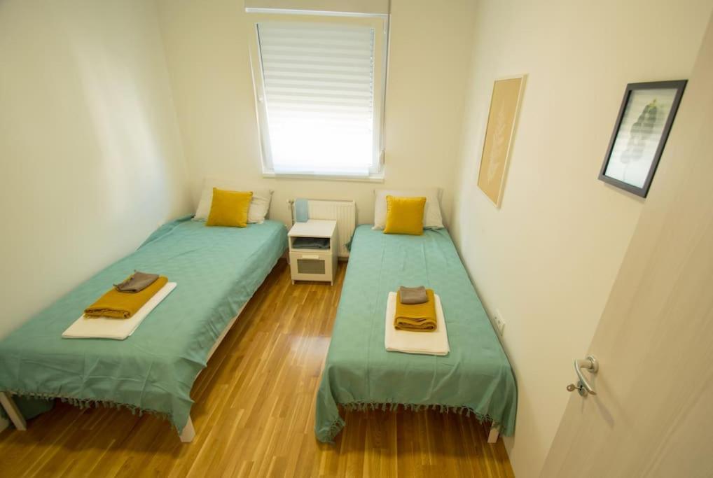 White Fields-Central 2-Bdrm Apartment With Parking Novi Sad Exterior foto