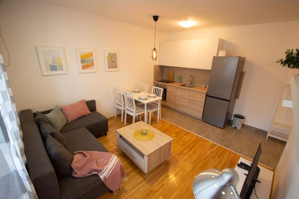 White Fields-Central 2-Bdrm Apartment With Parking Novi Sad Exterior foto